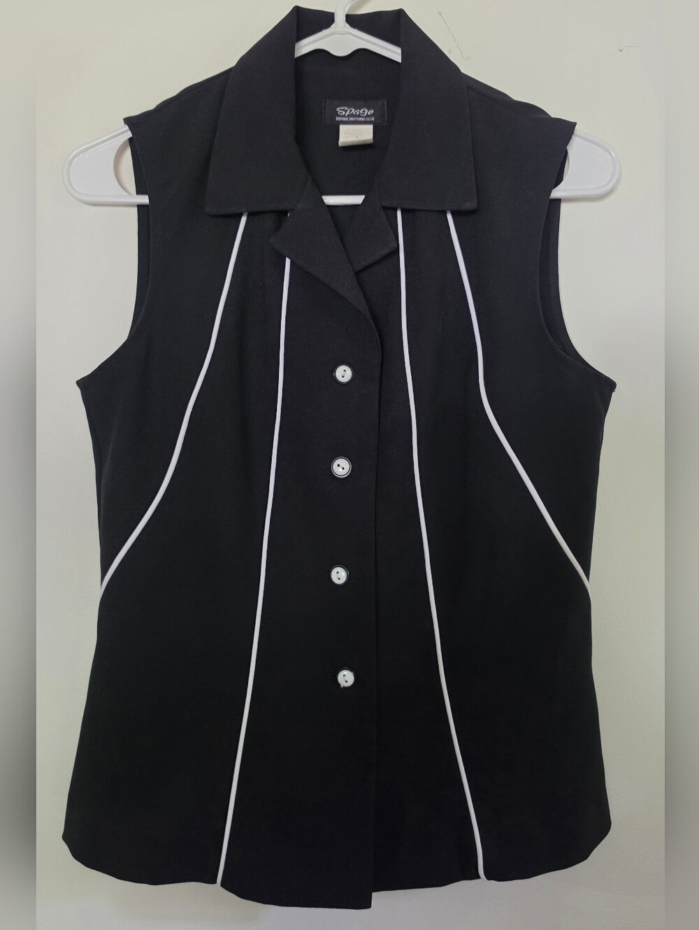 Spago Black Collared Button Up Sleeveless Top